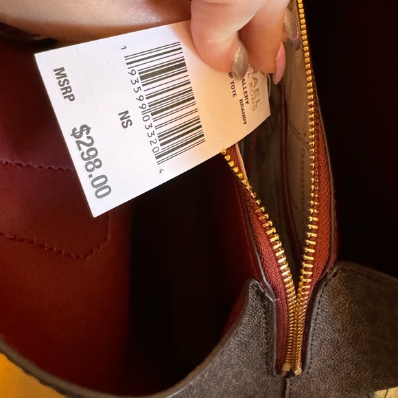 Michael Kors shoulder bag with matching wallet set - Picture 14 of 17